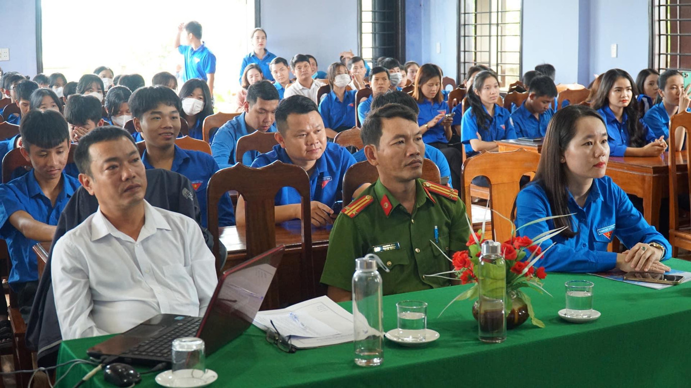 Đại diện các cơ quan, đơn vị chức năng và đông đảo ĐVTN đã tham dự chương trình.