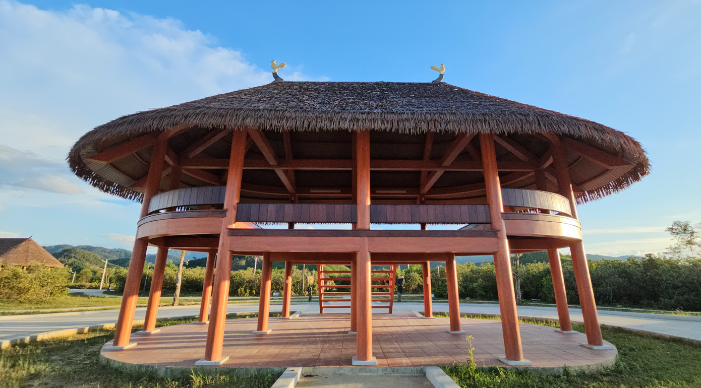 Ngôi nhà của đồng bào Cơ Tu. Ngôi nhà của đồng bào Cơ Tu.