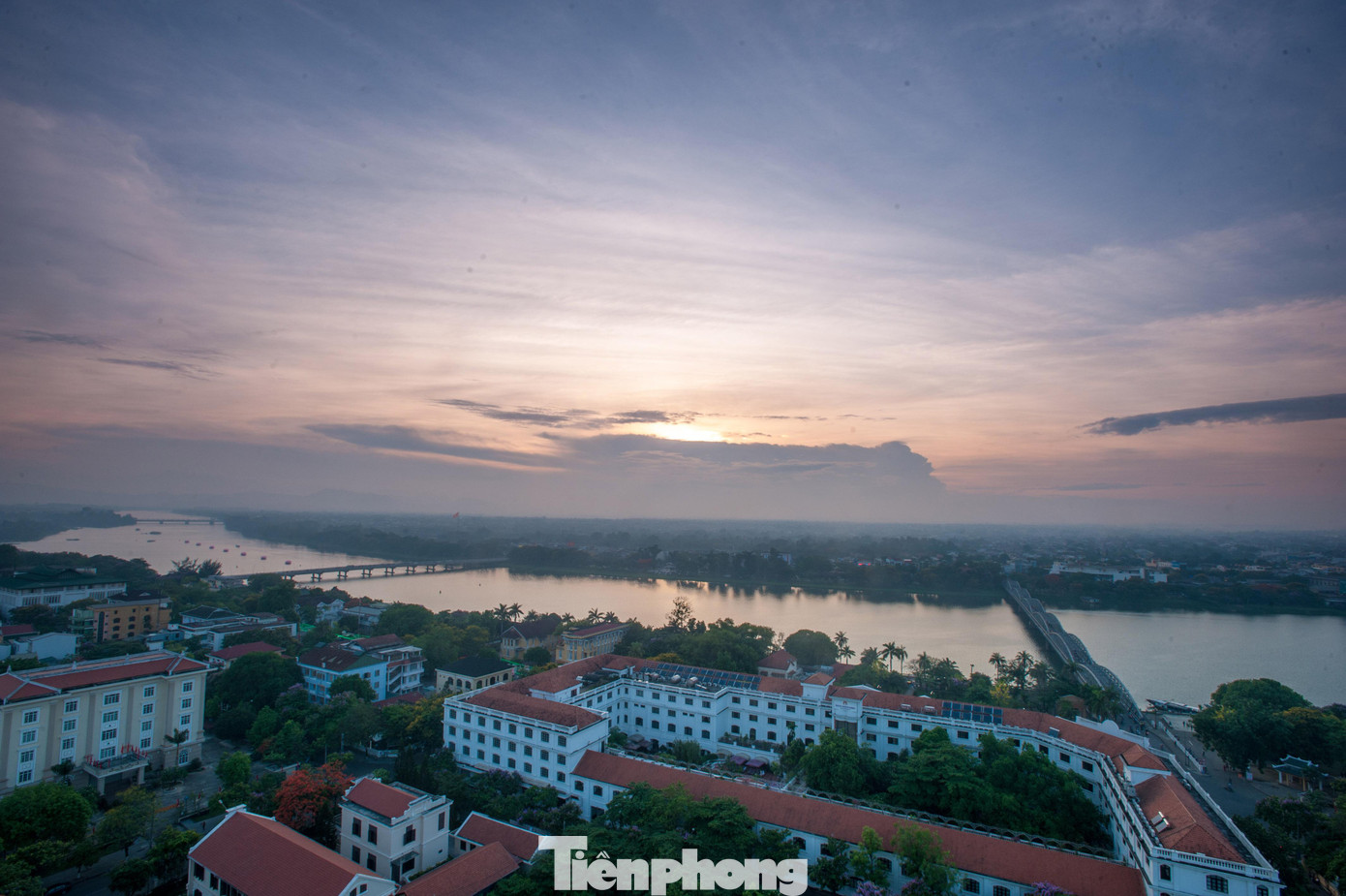 Phạm vi lập quy hoạch bao gồm khu vực dọc sông Hương đoạn từ đồi Vọng Cảnh đến phố cổ Bao Vinh, với chiều dài khoảng 15km. Ảnh: Văn Đình Huy Phạm vi lập quy hoạch bao gồm khu vực dọc sông Hương đoạn từ đồi Vọng Cảnh đến phố cổ Bao Vinh, với chiều dài khoảng 15km. Ảnh: Văn Đình Huy