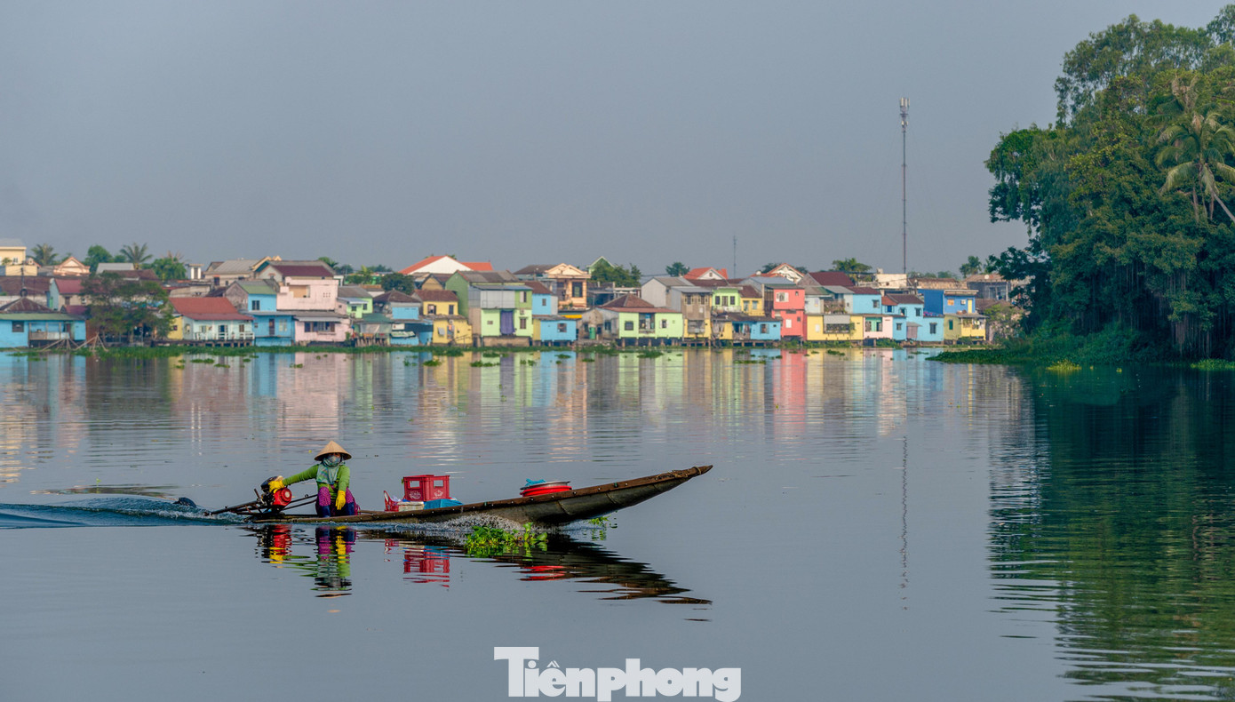 Sông Hương đoạn qua phố cổ Bao Vinh. Ảnh: Văn Đình Huy Sông Hương đoạn qua phố cổ Bao Vinh. Ảnh: Văn Đình Huy