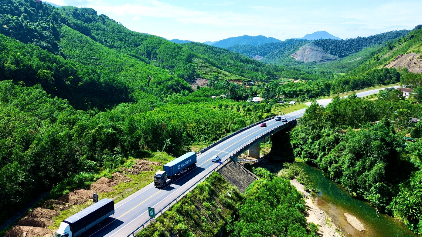 Việc thi công tuyến đường qua khu vực này được yêu cầu tuân thủ nghiêm ngặt về các quy định bảo vệ rừng, đa dạng sinh học và triển khai đồng bộ các biện pháp giảm thiểu tác động môi trường.