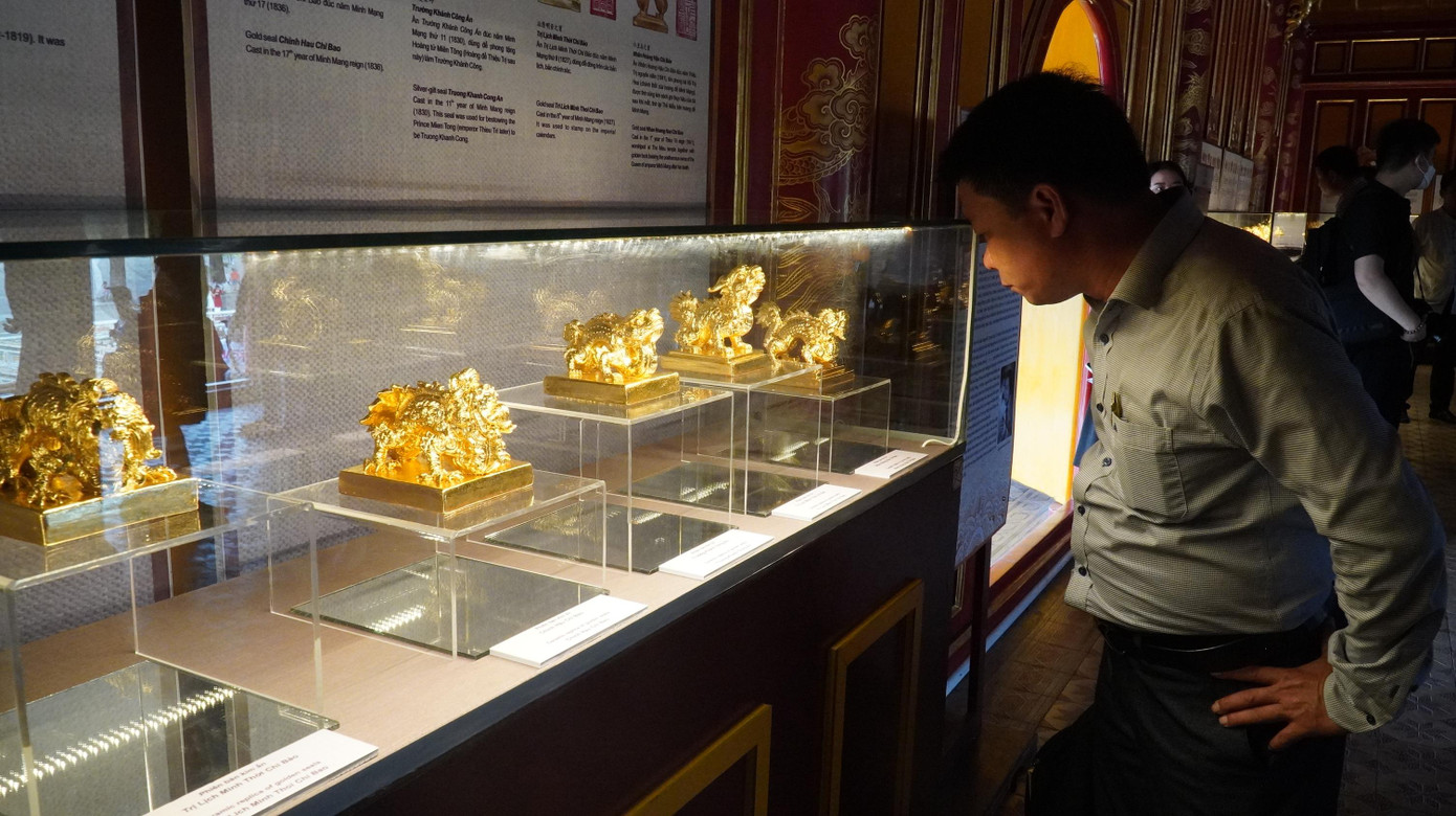 Sự hiện diện của những phiên bản kim ấn triều Nguyễn bằng chất liệu gốm thếp vàng là một sự trải nghiệm mới trong nghệ thuật tạo hình và chế tác gốm Bát Tràng của NNND Trần Độ. Qua đó giúp khách tham quan Cố đô Huế có thêm cơ hội để hiểu hơn về loại hình cổ vật đặc biệt, gắn liền với quá trình trị vì đất nước của nhà Nguyễn.