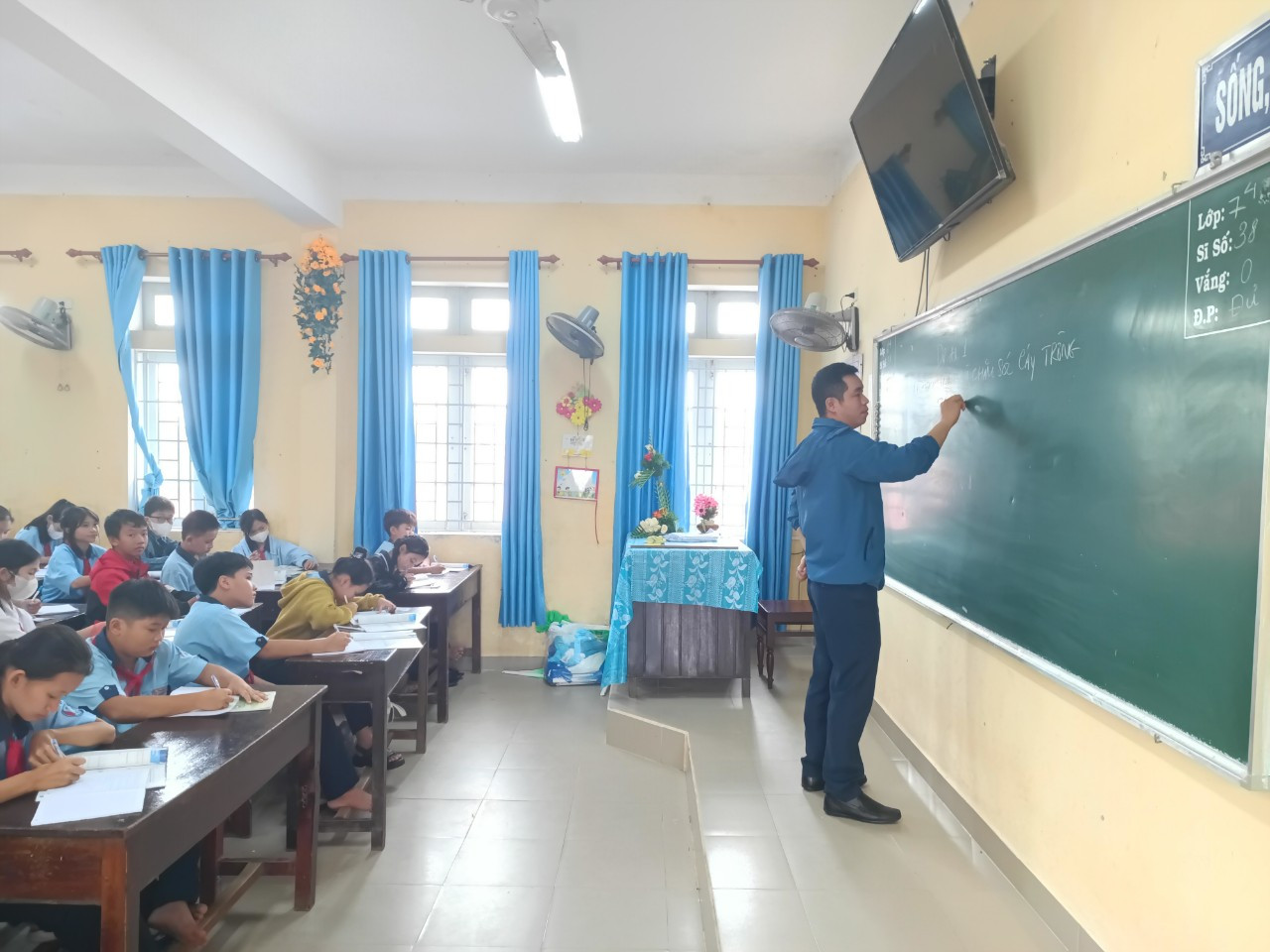 Hoạt động dạy học được tổ chức trở lại tại Trường THCS Thuận An, TP Huế, ngay trong ngày đầu tuần 20/11.