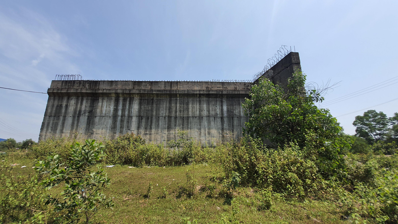 Mố cầu lộ thiên, hai đường dẫn mỗi đầu cầu vẫn chưa hoàn thiện sau 7 năm