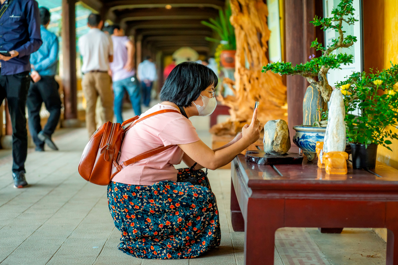 Du khách tận mắt chiêm ngưỡng những 'kỳ hoa, dị thảo' 3 miền hội tụ về Huế. Ảnh: Đ.H