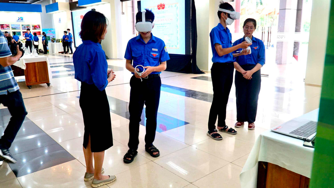 Trải nghiệm thực tế ảo tại "Không gian triển lãm số" thanh niên TT-Huế. Trải nghiệm thực tế ảo tại "Không gian triển lãm số" thanh niên TT-Huế.