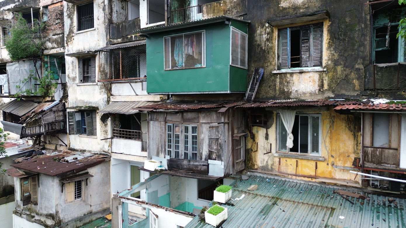 Tuy nhiên, do một bộ phận dân cư nơi đây không đồng thuận chủ trương, chính sách bồi thường, hỗ trợ, tái định cư khi triển khai dự án chung cư mới, nên công tác di dời, giải phóng mặt bằng gặp trở ngại. Dự án dự kiến khởi công vào tháng 9/2024, nhưng chậm triển khai do không có mặt bằng thực hiện.