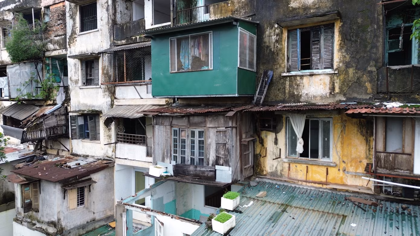Tuy nhiên, do một bộ phận dân cư nơi đây không đồng thuận chủ trương, chính sách bồi thường, hỗ trợ, tái định cư khi triển khai dự án chung cư mới, nên công tác di dời, giải phóng mặt bằng gặp trở ngại. Dự án dự kiến khởi công vào tháng 9/2024, nhưng chậm triển khai do không có mặt bằng thực hiện.