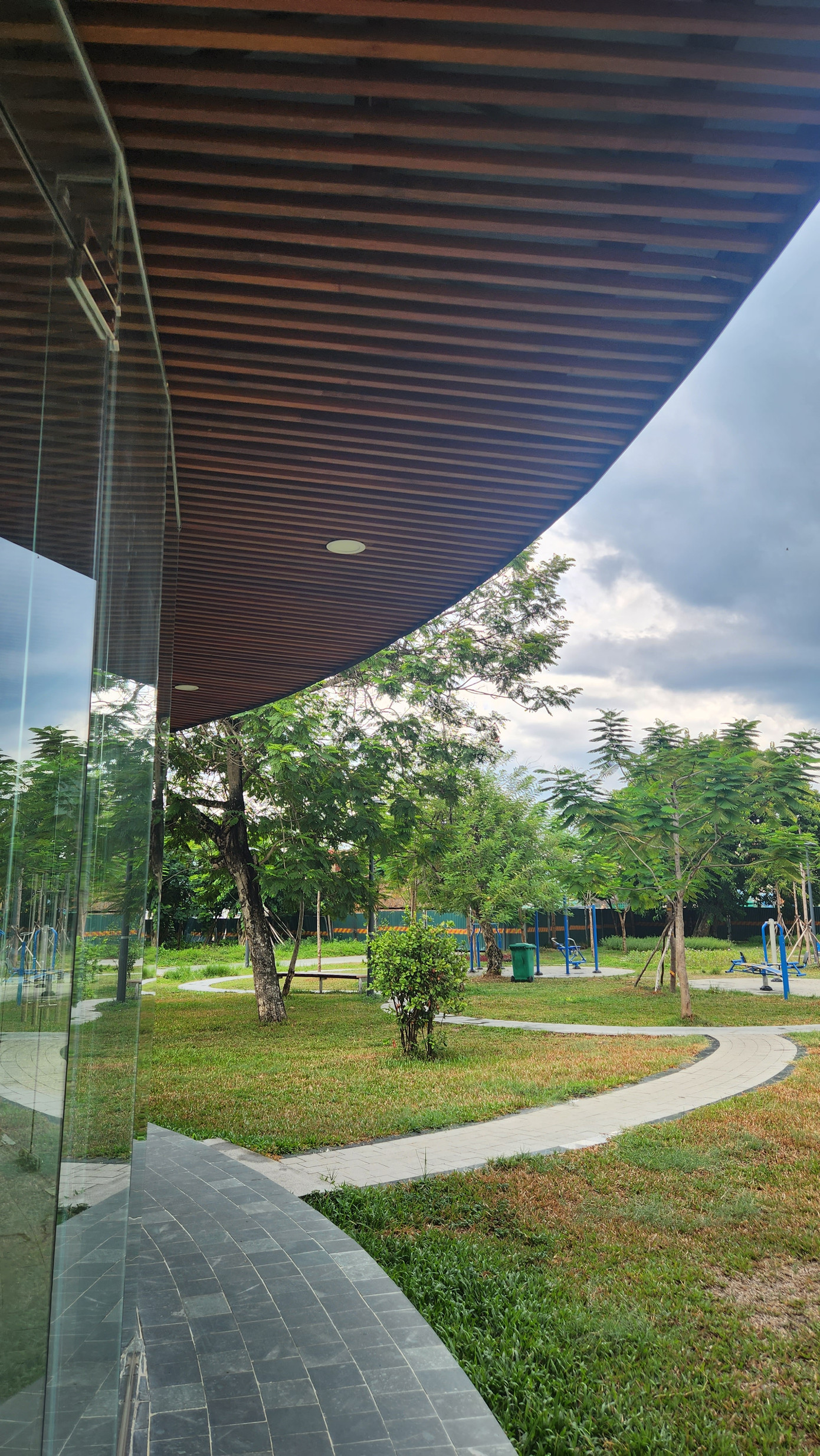 Theo lãnh đạo UBND TP Huế, việc triển khai xây dựng các nhà vệ sinh công cộng đạt chuẩn dọc bờ sông Hương nhằm từng bước cụ thể hóa mục tiêu xây dựng đô thị du lịch Huế “Văn minh - Thân thiện - An toàn - Giàu bản sắc”.