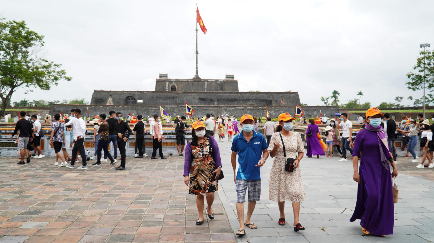 Những hình ảnh về du khách như thế này tại khu Di sản Huế làm gợi nhớ về một thời Huế luôn đón một lượng lớn khách tham quan mỗi ngày, với số lượng lên đến hàng vạn người.