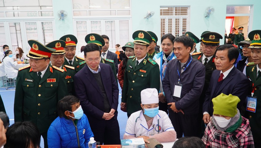 Thường trực Ban Bí thư trực tiếp đến động viên, thăm hỏi đội ngũ y, bác sĩ thực hiện nhiệm vụ và nhân dân đến khám, chữa bệnh tại nhà văn hóa xã Trung Sơn. Thường trực Ban Bí thư trực tiếp đến động viên, thăm hỏi đội ngũ y, bác sĩ thực hiện nhiệm vụ và nhân dân đến khám, chữa bệnh tại nhà văn hóa xã Trung Sơn.