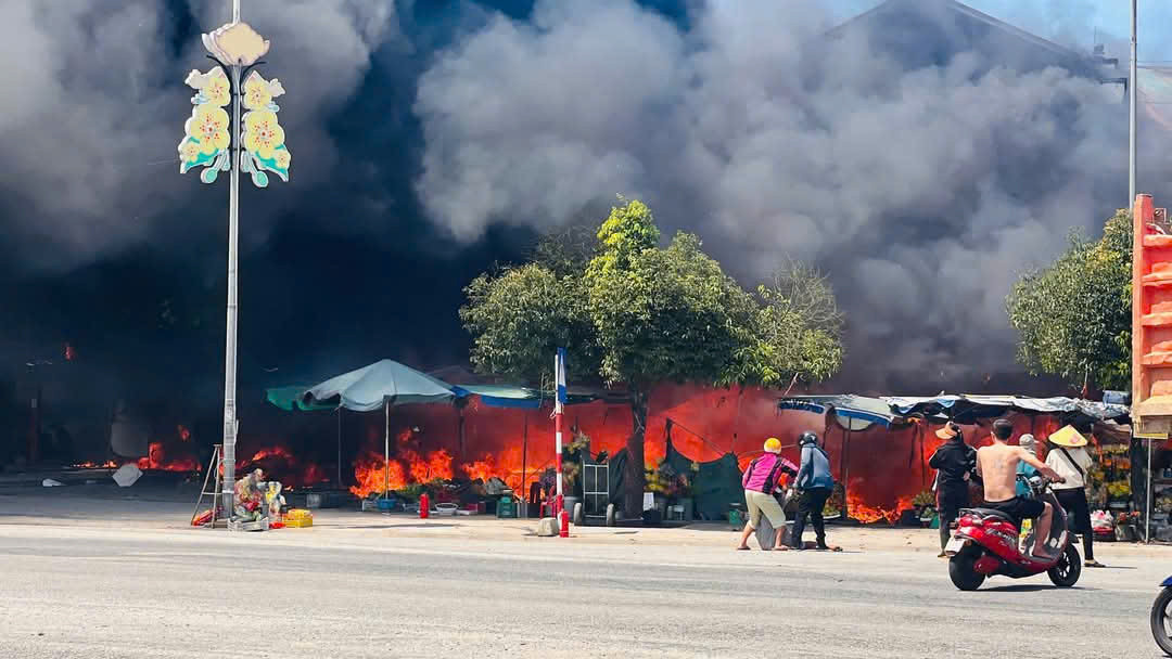 Hiện trường vụ cháy chợ An Lỗ.