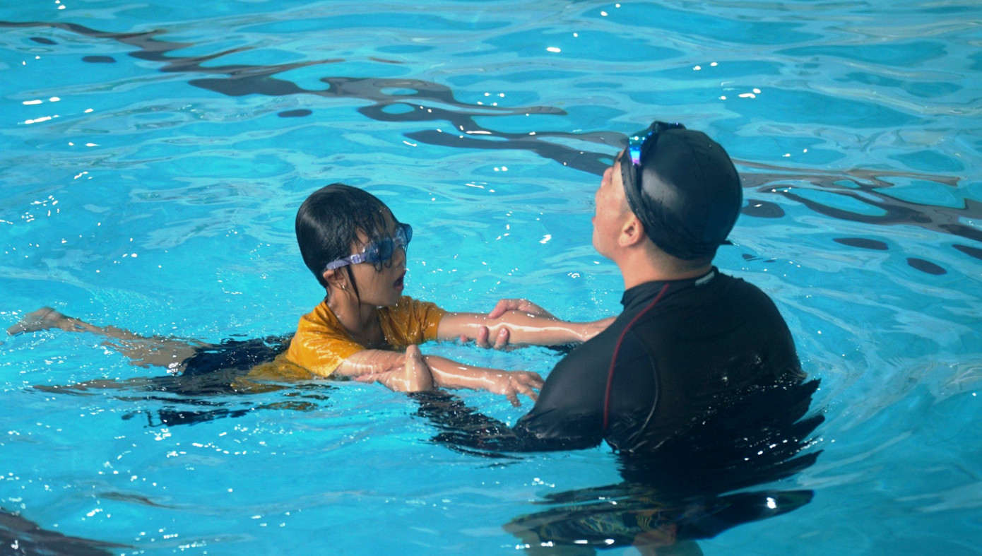 Các học viên nhí sẽ được học tập, bồi dưỡng kiến thức, kỹ năng cơ bản về bơi lội.