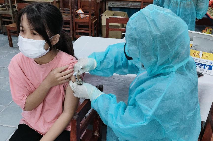 Các trường hợp F0 (không có chống chỉ định tiêm phòng COVID-19) tại TT-Huế nhưng từ chối, không thực hiện tiêm vắc xin, cần xem xét về việc phải tự lo chi trả phí điều trị. Ảnh: CTV Các trường hợp F0 (không có chống chỉ định tiêm phòng COVID-19) tại TT-Huế nhưng từ chối, không thực hiện tiêm vắc xin, cần xem xét về việc phải tự lo chi trả phí điều trị. Ảnh: CTV