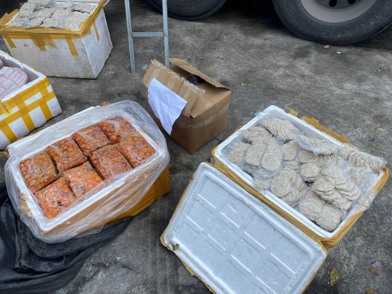 Hàng hóa không rõ nguồn gốc đã được cơ quan công an tạm giữ để xử lý. Ảnh CACC