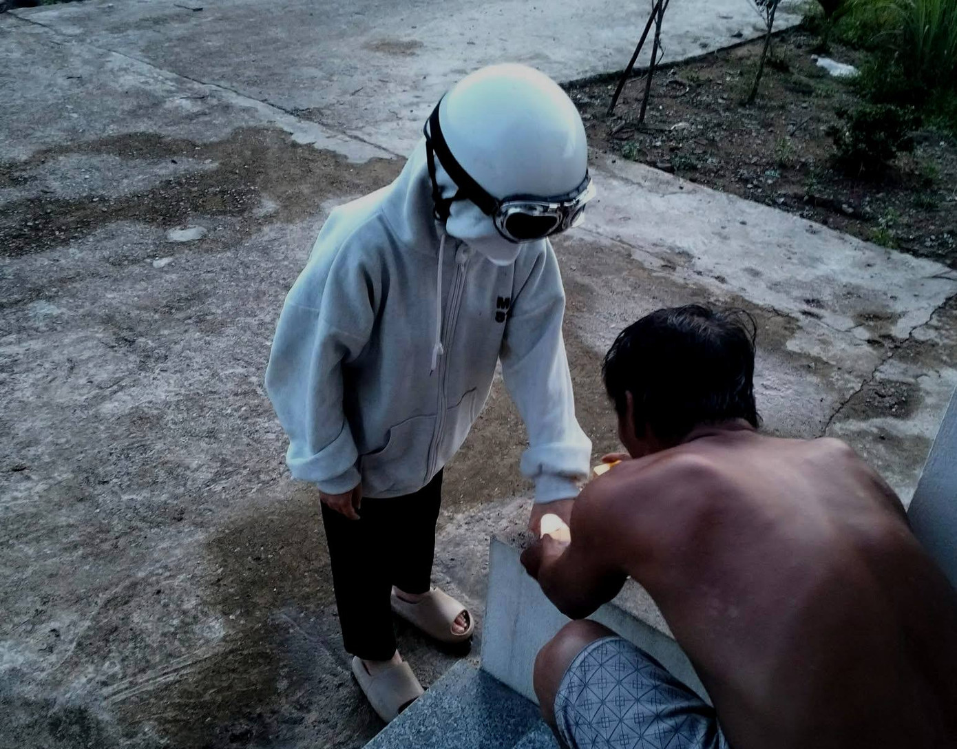 Thời điểm được phát hiện giữa rừng sâu, nữ sinh đã đi lạc cách vị trí nhà người bạn cần tìm đến khoảng 16km và cách nhà gần 30km.