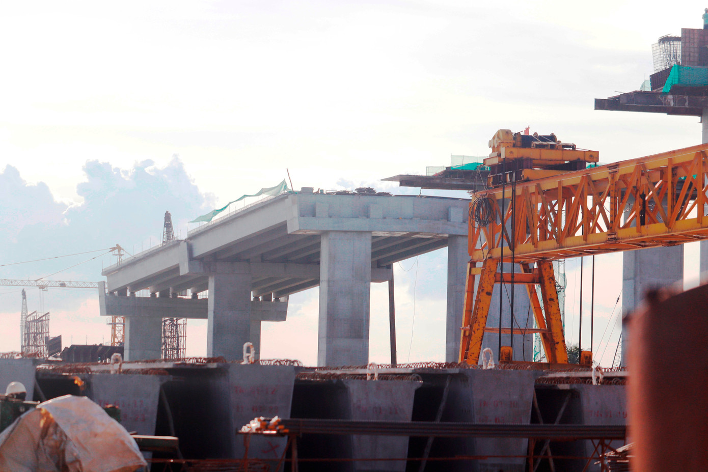 Công trình dự án do Ban Quản lý Dự án Đầu tư Xây dựng Công trình Giao thông tỉnh Thừa Thiên Huế làm chủ đầu tư, với tổng mức đầu tư 2.400 tỷ đồng. Quy mô tuyến dài gần 8 km, trong đó phần cầu dài khoảng 2,36 km, mặt cắt ngang tuyến 26 m, bề rộng 20 m.