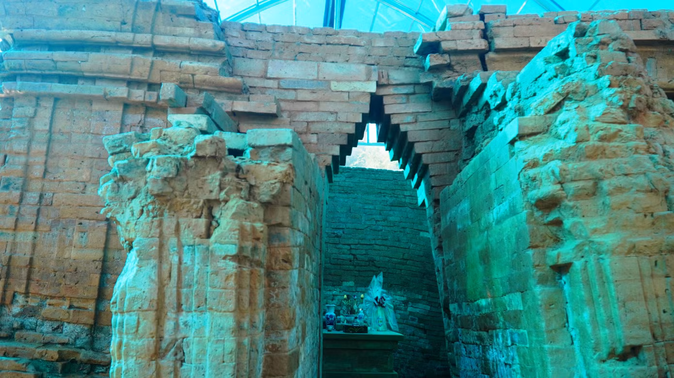 Tháng 9/2001, chính quyền, cơ quan quản lý văn hóa cho tiến hành khai quật công trình cổ.