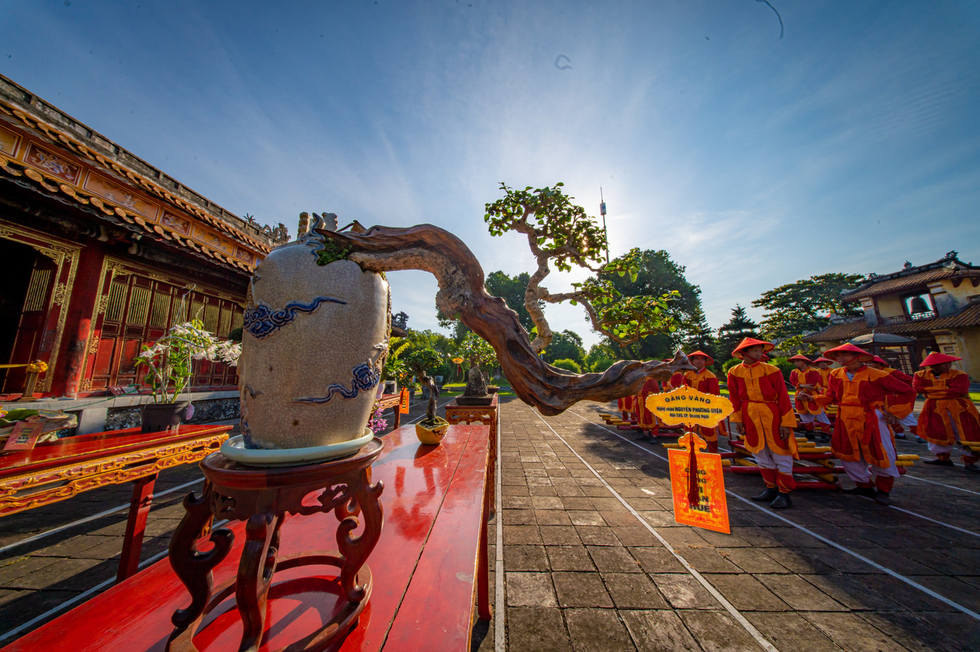 Trong số hơn 1.000 tác phẩm cây kiểng và hoa phong lan, có khoảng 350 đến 400 tác phẩm cây kiểng nghệ thuật và tiểu cảnh non bộ theo 3 loại hình (cây kiểng cỡ lớn, cây kiểng cỡ trung bình, tiểu cảnh). Ảnh: Bảo Minh. Trong số hơn 1.000 tác phẩm cây kiểng và hoa phong lan, có khoảng 350 đến 400 tác phẩm cây kiểng nghệ thuật và tiểu cảnh non bộ theo 3 loại hình (cây kiểng cỡ lớn, cây kiểng cỡ trung bình, tiểu cảnh). Ảnh: Bảo Minh.