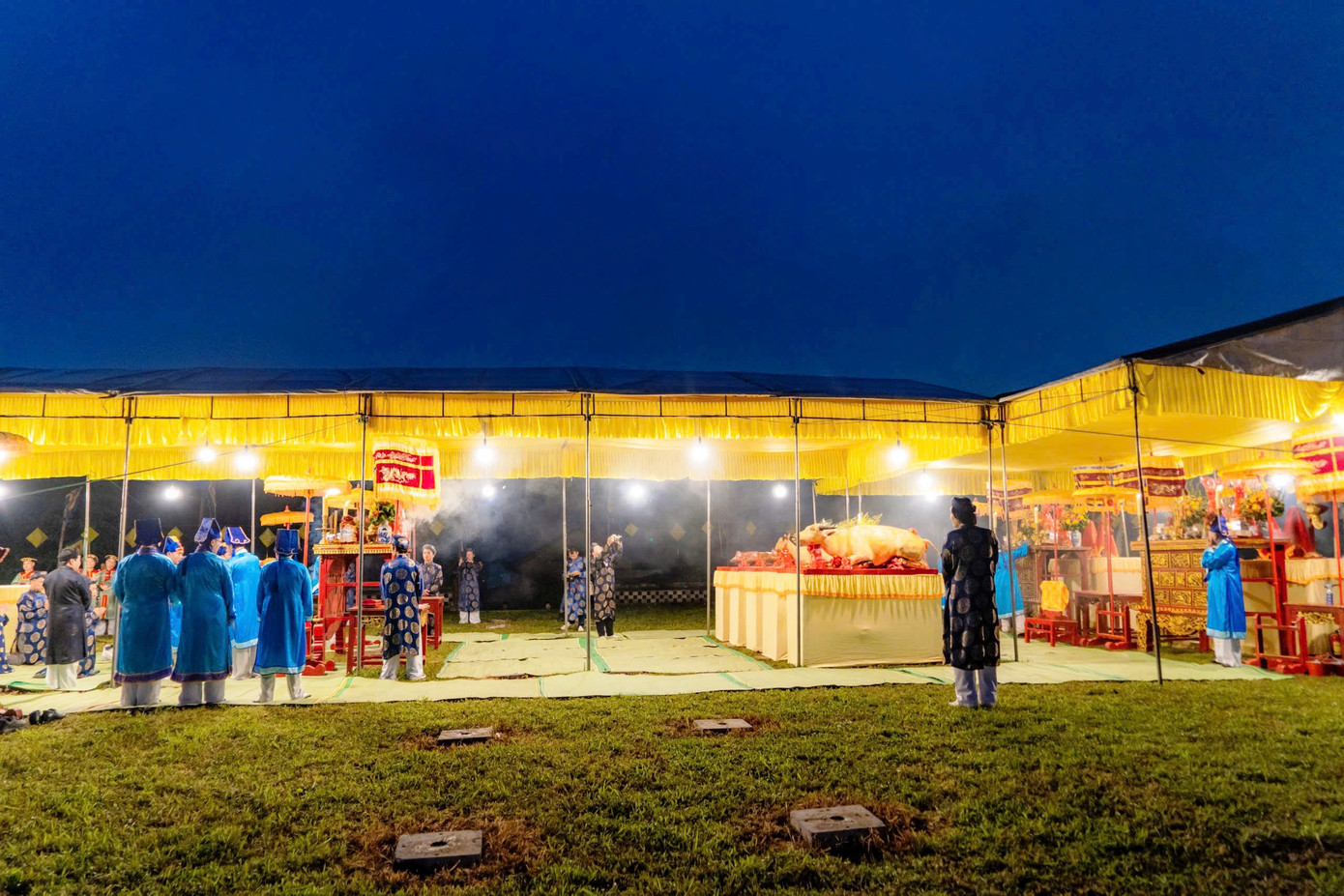 Do những biến động của lịch sử, kể từ sau khi triều Nguyễn cáo chung vào năm 1945 cho đến năm 2007, lễ tế này không còn được tổ chức. Phải đến năm 2008, với sự chung tay của Trung tâm Bảo tồn Di tích Cố đô Huế phối hợp cùng các cơ quan, ban ngành quản lý về văn hóa của địa phương và cộng đồng dân cư, lễ tế Xã Tắc tại Huế đã được phục hồi và duy trì thường niên cho đến nay. Do những biến động của lịch sử, kể từ sau khi triều Nguyễn cáo chung vào năm 1945 cho đến năm 2007, lễ tế này không còn được tổ chức. Phải đến năm 2008, với sự chung tay của Trung tâm Bảo tồn Di tích Cố đô Huế phối hợp cùng các cơ quan, ban ngành quản lý về văn hóa của địa phương và cộng đồng dân cư, lễ tế Xã Tắc tại Huế đã được phục hồi và duy trì thường niên cho đến nay.