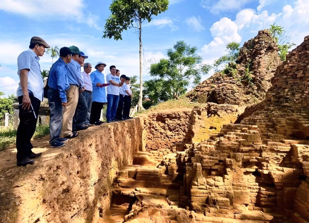 Di tích Tháp đôi Liễu Cốc từng được khai quật khảo cổ vào năm 2024. Di tích Tháp đôi Liễu Cốc từng được khai quật khảo cổ vào năm 2024.