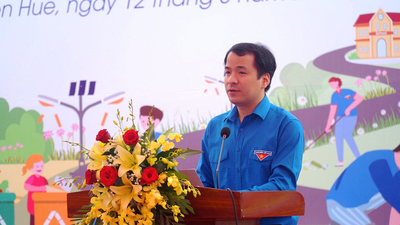 Bí thư T.Ư Đoàn Ngô Văn Cương phát biểu tại lễ ra quân Ngày cao điểm “Tình nguyện chung tay xây dựng nông thôn mới” điểm cấp Trung ương năm 2023. Ảnh: N.V