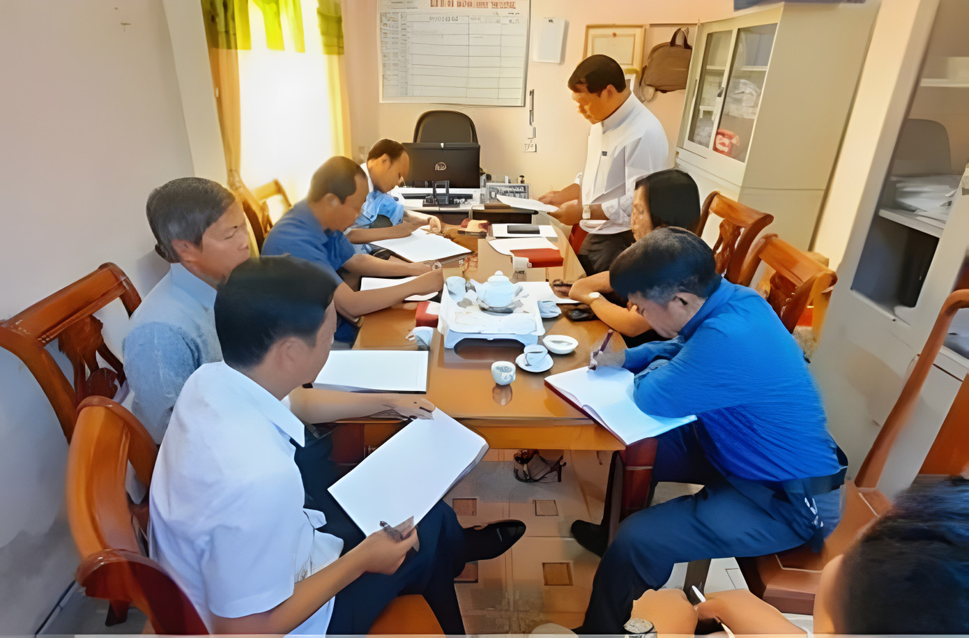 Đoàn kiểm tra huyện A Lưới kiểm tra về công tác tư pháp tại xã Hồng Thủy. (Ảnh: A.K)