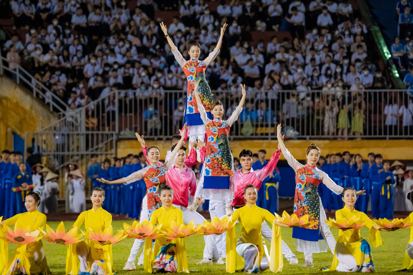 Trình diễn áo dài và biểu diễn nghệ thuật truyền thống. Ảnh: Lê Đình Hoàng Trình diễn áo dài và biểu diễn nghệ thuật truyền thống. Ảnh: Lê Đình Hoàng