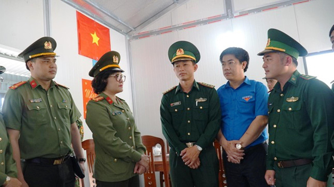 Phối hợp cùng các cơ quan, đơn vị, lực lượng chức năng tham gia chương trình "Tháng Ba biên giới" tại huyện biên giới A Lưới, tỉnh TT-Huế. Ảnh: CTV Phối hợp cùng các cơ quan, đơn vị, lực lượng chức năng tham gia chương trình "Tháng Ba biên giới" tại huyện biên giới A Lưới, tỉnh TT-Huế. Ảnh: CTV