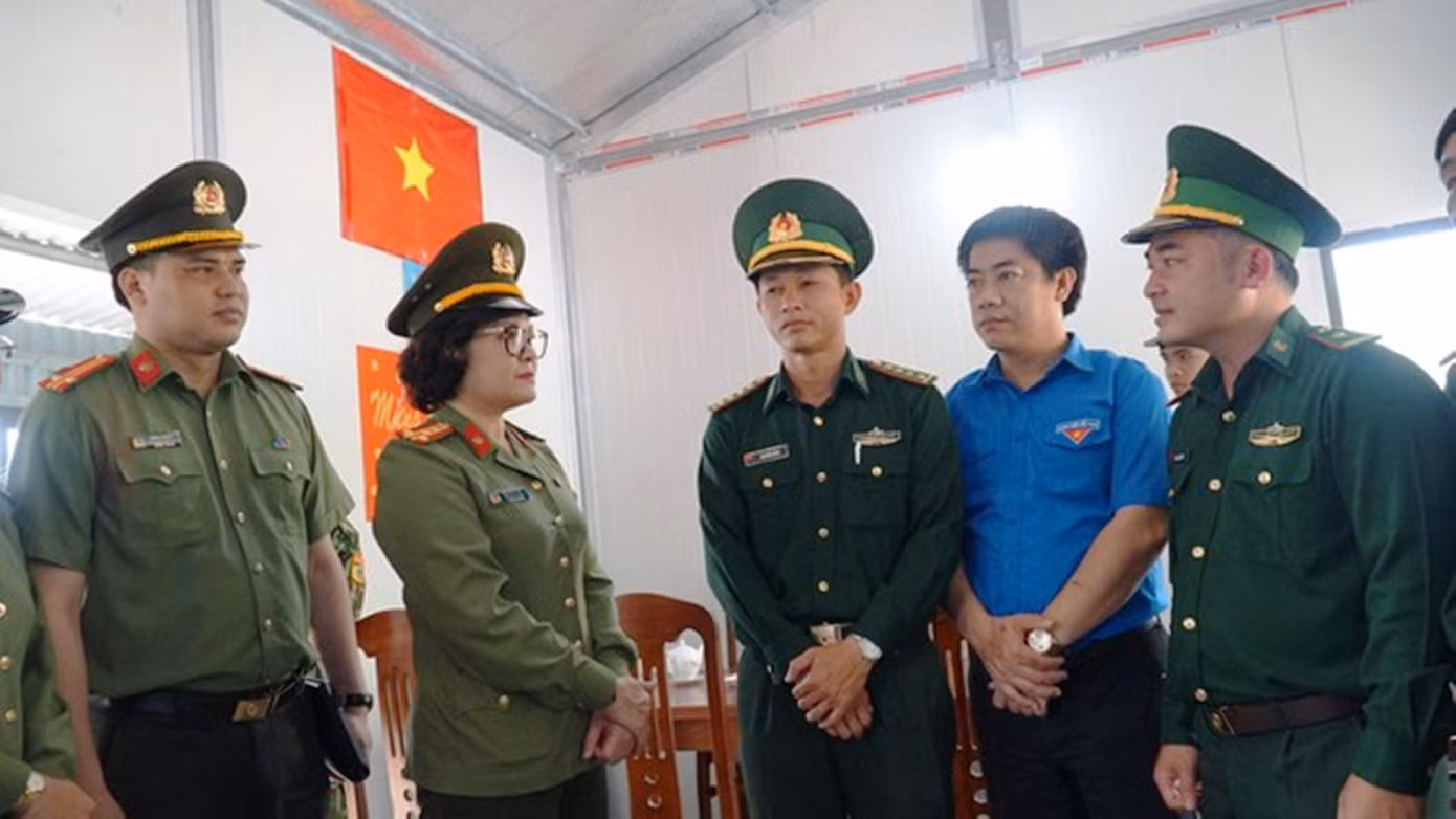 Phối hợp cùng các cơ quan, đơn vị, lực lượng chức năng tham gia chương trình "Tháng Ba biên giới" tại huyện biên giới A Lưới, tỉnh TT-Huế. Ảnh: CTV Phối hợp cùng các cơ quan, đơn vị, lực lượng chức năng tham gia chương trình "Tháng Ba biên giới" tại huyện biên giới A Lưới, tỉnh TT-Huế. Ảnh: CTV