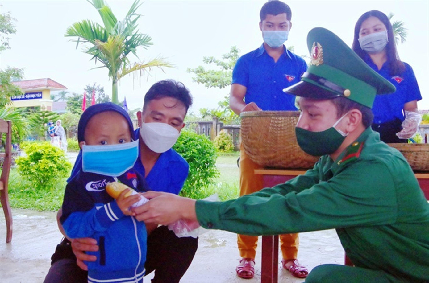 ĐVTN Biên phòng phối hợp thực hiện chương trình "Bữa sáng cho em" tại huyện miền núi A Lưới. Ảnh: CTV ĐVTN Biên phòng phối hợp thực hiện chương trình "Bữa sáng cho em" tại huyện miền núi A Lưới. Ảnh: CTV