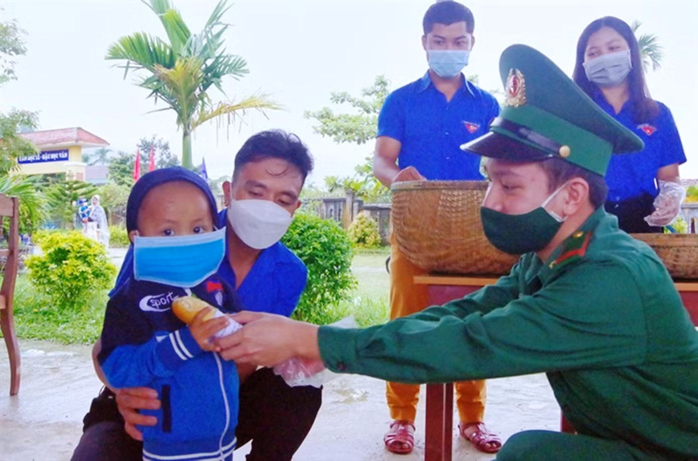 ĐVTN Biên phòng phối hợp thực hiện chương trình "Bữa sáng cho em" tại huyện miền núi A Lưới. Ảnh: CTV ĐVTN Biên phòng phối hợp thực hiện chương trình "Bữa sáng cho em" tại huyện miền núi A Lưới. Ảnh: CTV