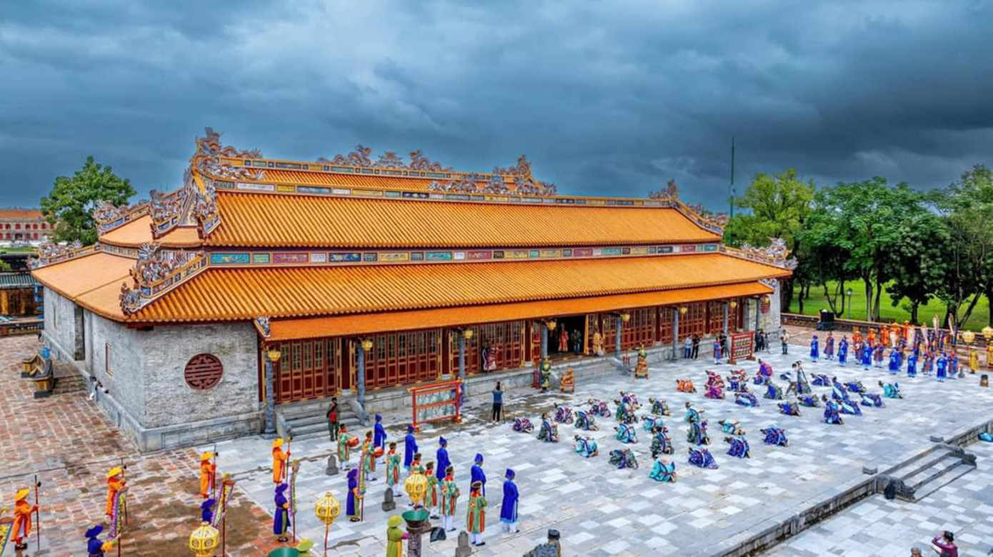 Theo thời gian, mặc dù được trùng tu nhiều lần, nhưng do bị xuống cấp nghiêm trọng nên cuối năm 2021, Trung tâm Bảo tồn Di tích Cố đô Huế khởi công dự án Bảo tồn, tu bổ tổng thể di tích điện Thái Hòa với tổng mức đầu tư gần 129 tỷ đồng (gồm ngân sách Trung ương, ngân sách địa phương và nguồn huy động khác). Ảnh: Trần Thiện.