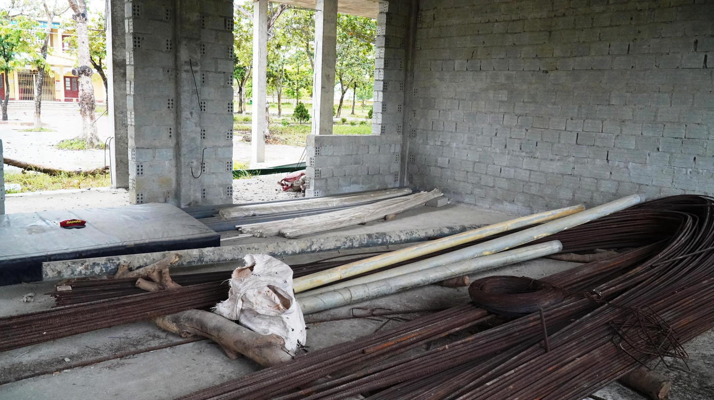 Đống "của nợ" ngổn ngang dang dở