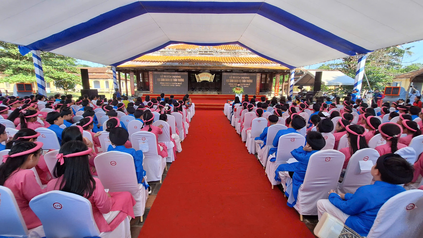 Lễ tuyên dương diễn ra tại tại di tích Di Luân đường - Quốc Tử giám (TP. Huế) - nơi được xem là trường đại học quốc gia ngày xưa của triều đình nhà Nguyễn. Lễ tuyên dương diễn ra tại tại di tích Di Luân đường - Quốc Tử giám (TP. Huế) - nơi được xem là trường đại học quốc gia ngày xưa của triều đình nhà Nguyễn.