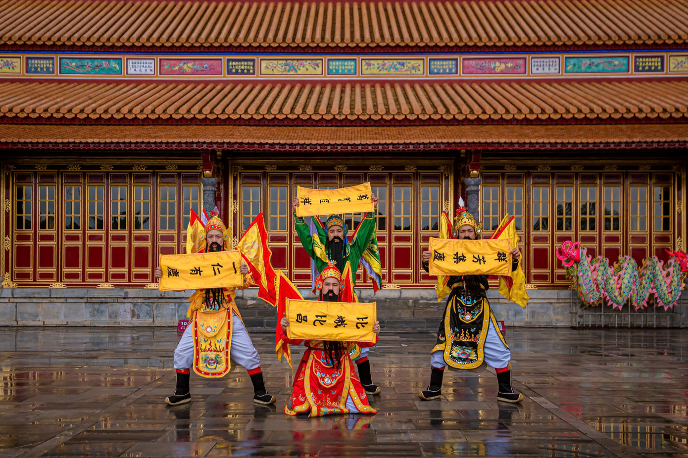 Tại đây, nhiều hoạt động văn hóa đặc sắc được tổ chức, mang đến cho du khách những trải nghiệm độc đáo về Tết cổ truyền ở Huế. Tại đây, nhiều hoạt động văn hóa đặc sắc được tổ chức, mang đến cho du khách những trải nghiệm độc đáo về Tết cổ truyền ở Huế.