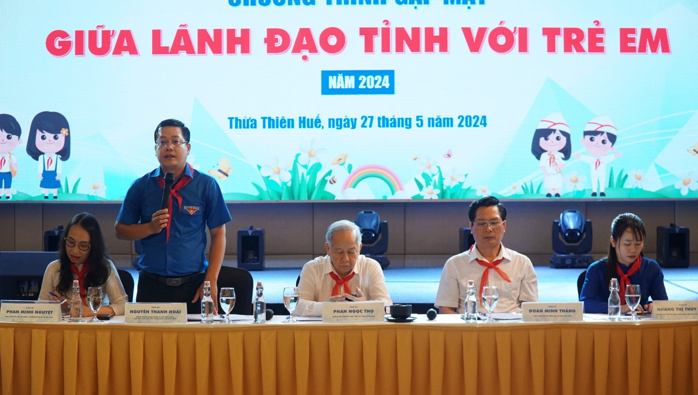 Bí thư Tỉnh Đoàn TT-Huế chia sẻ những vấn đề về bảo vệ, chăm sóc trẻ em tại buổi gặp mặt. Bí thư Tỉnh Đoàn TT-Huế chia sẻ những vấn đề về bảo vệ, chăm sóc trẻ em tại buổi gặp mặt.