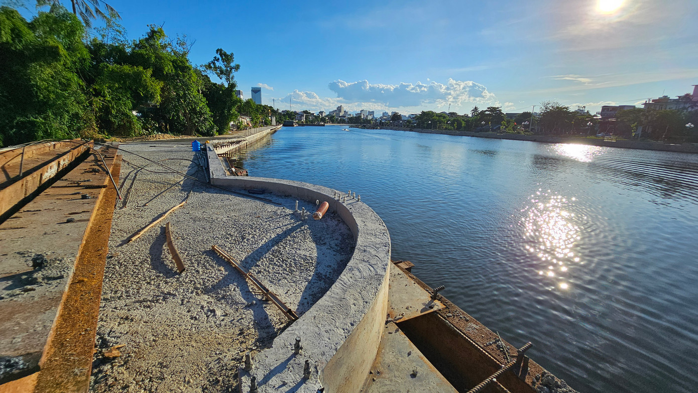Dự án do Ban Quản lý dự án Cải thiện môi trường nước TP. Huế làm chủ đầu tư, liên danh Công ty CP Xây dựng công trình 568 và Công ty CP Xây dựng thủy lợi Thừa Thiên-Huế là nhà thầu thi công.