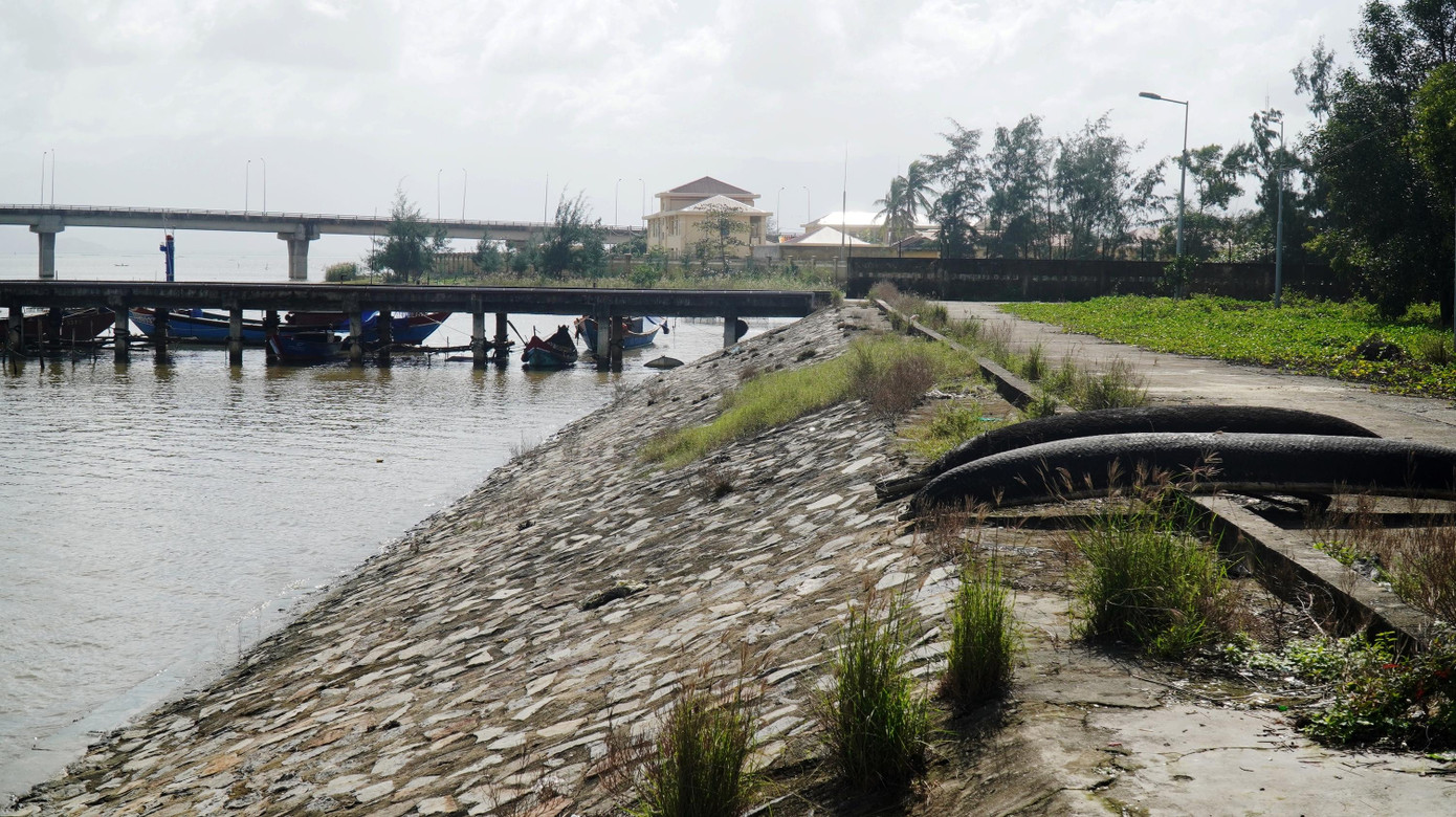 Theo phê duyệt của UBND tỉnh TT-Huế, các dự án triển khai tại phường Thuận An, hai xã Phú Hải và Vinh Hiền có tổng mức đầu tư 410 tỷ đồng. Riêng dự án cảng cá Tư Hiền kết hợp khu neo đậu tránh trú bão có trị giá đầu tư 148 tỷ đồng.