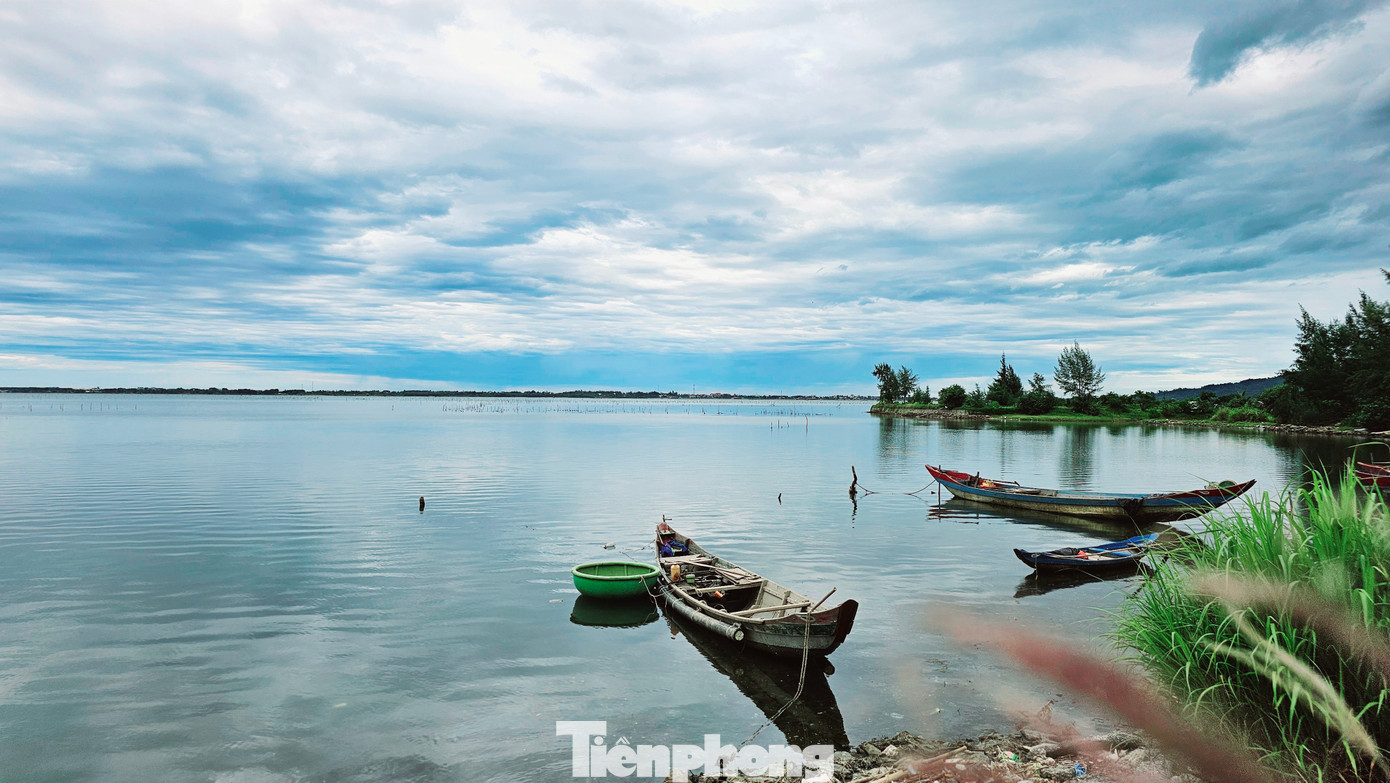 Theo quy hoạch, Khu du lịch quốc gia Lăng Cô - Cảnh Dương nằm trong Khu kinh tế Chân Mây - Lăng Cô, thuộc thị trấn Lăng Cô và xã Lộc Vĩnh, huyện Phú Lộc, tỉnh TT-Huế có diện tích khoảng 9.490 ha, trong đó diện tích vùng lõi tập trung phát triển du lịch là 1.350 ha. Ảnh: N.V. Theo quy hoạch, Khu du lịch quốc gia Lăng Cô - Cảnh Dương nằm trong Khu kinh tế Chân Mây - Lăng Cô, thuộc thị trấn Lăng Cô và xã Lộc Vĩnh, huyện Phú Lộc, tỉnh TT-Huế có diện tích khoảng 9.490 ha, trong đó diện tích vùng lõi tập trung phát triển du lịch là 1.350 ha. Ảnh: N.V.