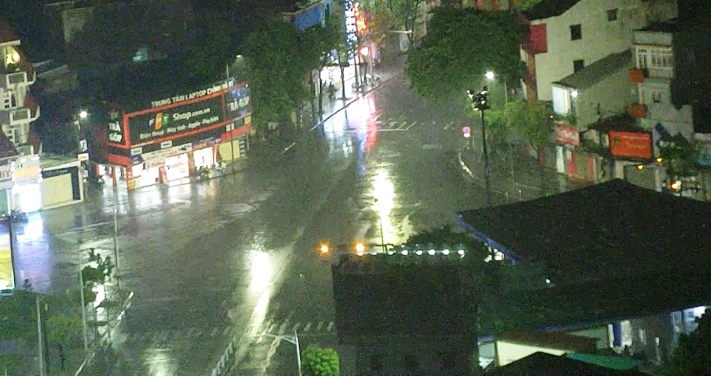 Giao thông qua nội đô Huế không còn tấp nập như mọi ngày (ảnh cắt từ camera Hue-S)