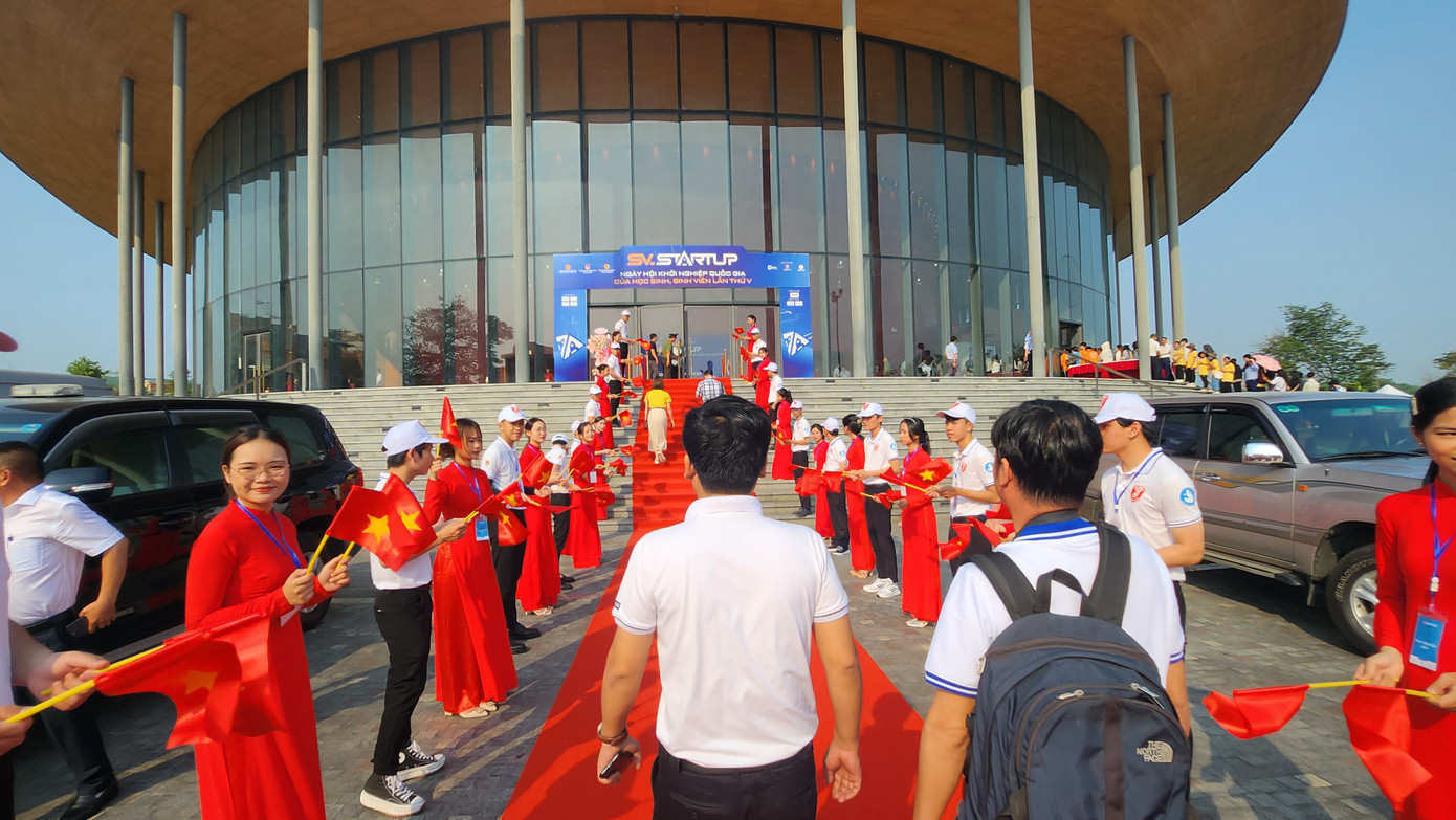 Tưng bừng Ngày hội khởi nghiệp.