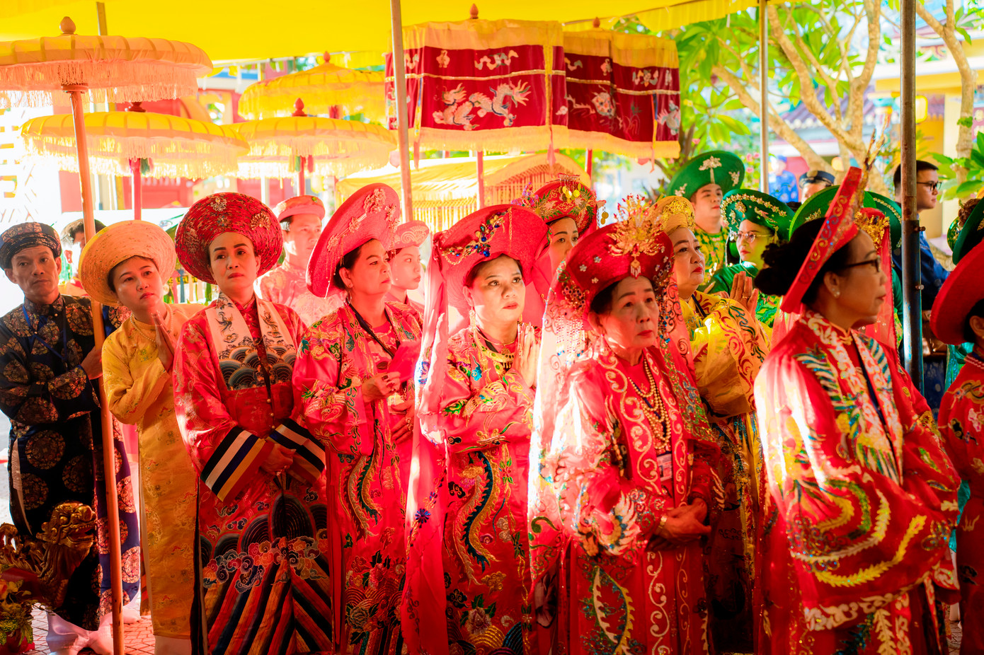 Theo Nghệ nhân Ưu tú Lê Văn Ngộ - Trưởng ban Bảo trợ Di tích điện Huệ Nam, lễ hội năm nay thu hút rất đông khách hành hương đến từ các tỉnh, thành trong cả nước. Thông qua lễ hội để người dân, cộng đồng thờ Mẫu nhận thức đúng đắn về bản sắc văn hóa của dân tộc Việt Nam và bảo tồn được di sản phi vật thể này. (Ảnh: Đình Hoàng) Theo Nghệ nhân Ưu tú Lê Văn Ngộ - Trưởng ban Bảo trợ Di tích điện Huệ Nam, lễ hội năm nay thu hút rất đông khách hành hương đến từ các tỉnh, thành trong cả nước. Thông qua lễ hội để người dân, cộng đồng thờ Mẫu nhận thức đúng đắn về bản sắc văn hóa của dân tộc Việt Nam và bảo tồn được di sản phi vật thể này. (Ảnh: Đình Hoàng)