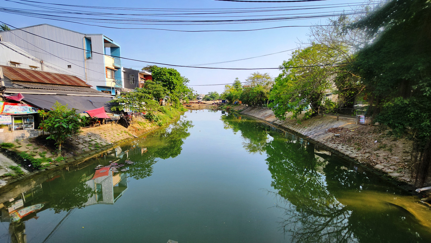 Hói Phát Lát - nơi triển khai dự án nạo vét, cải tạo dòng chảy tự nhiên qua hai phường An Đông và Xuân Phú, TP. Huế.