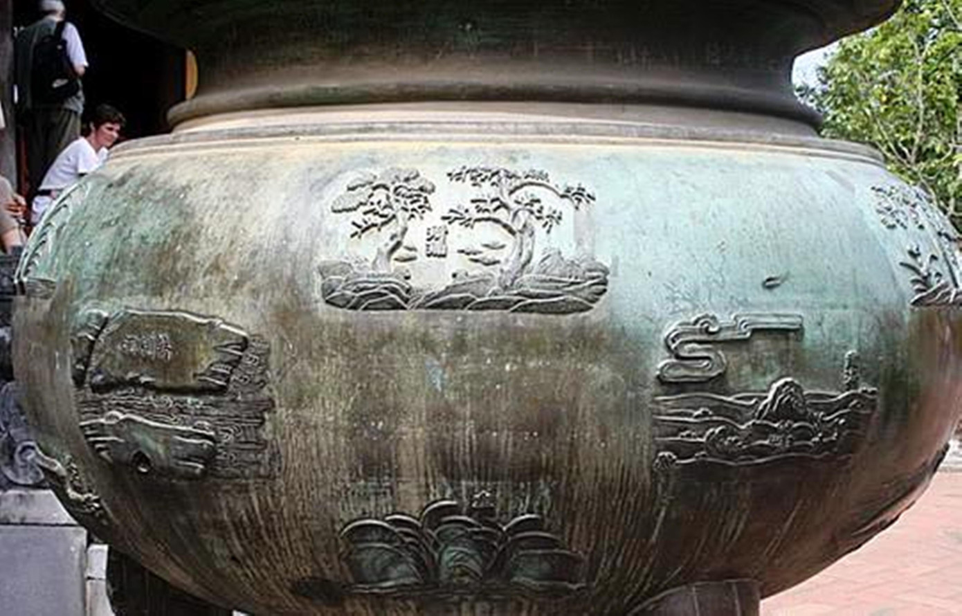 Ngô đồng là một trong chín loài cây hoa được Thánh tổ Minh Mạng cho khắc vào Cửu đỉnh tượng trưng vương quyền. Vị vua cũng cho trồng cây này tại các cung điện của mình. (Ảnh: Đình Hoàng)