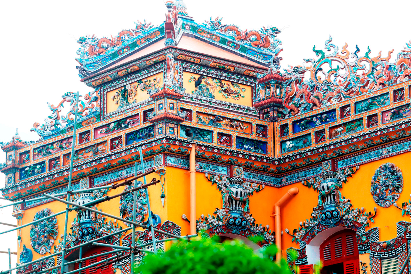 Mặt ngoài phần lầu phía trên. Ảnh: Ngọc Văn.