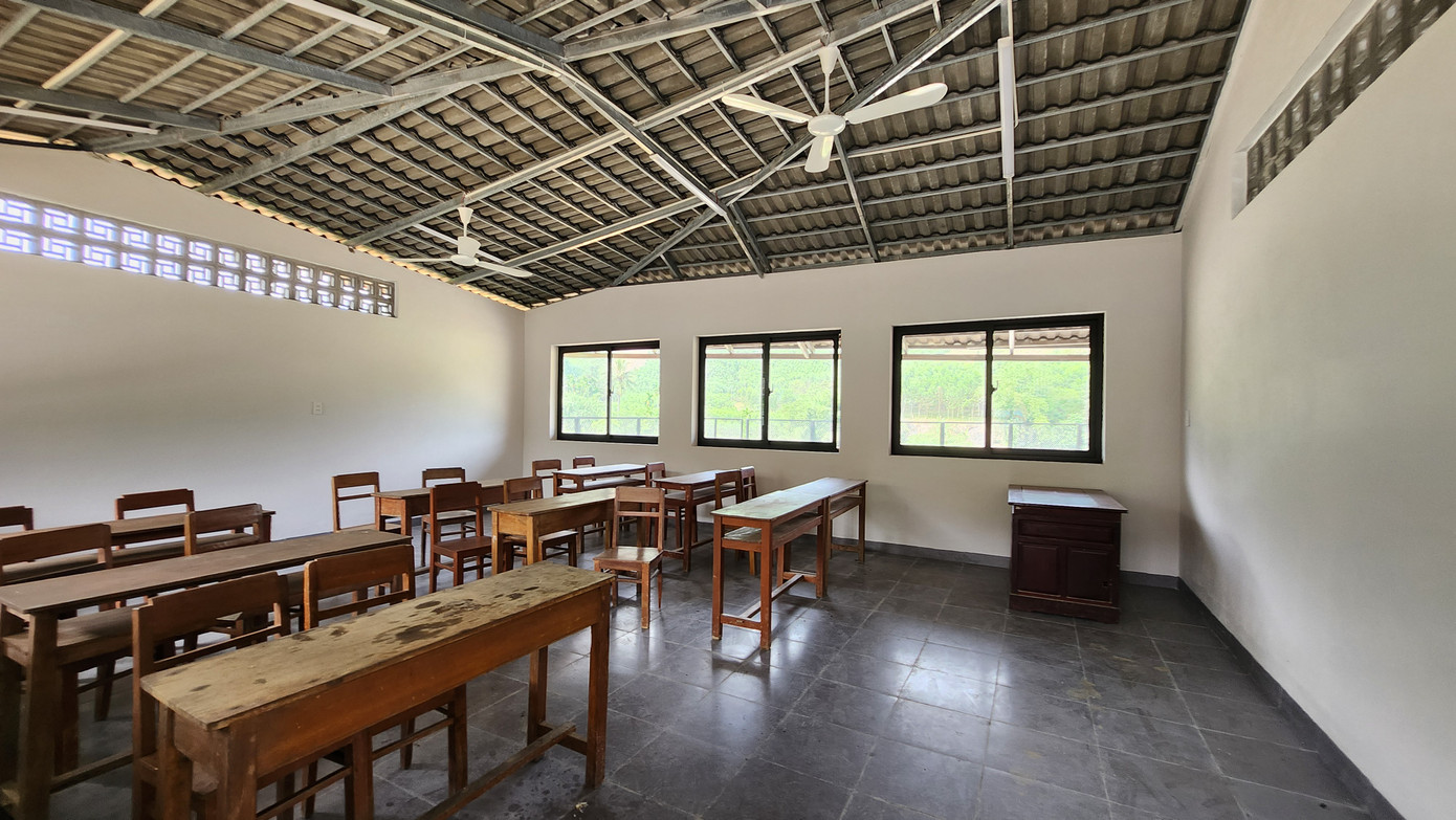 Dự án có tổng mức đầu tư khoảng 2,3 tỷ đồng. Trong đó, Quỹ Trịnh Công Sơn và doanh nghiệp hảo tâm hỗ trợ 1,3 tỷ đồng. Phần kinh phí còn lại là nguồn đối ứng của ngân sách huyện Nam Đông. Dự án có tổng mức đầu tư khoảng 2,3 tỷ đồng. Trong đó, Quỹ Trịnh Công Sơn và doanh nghiệp hảo tâm hỗ trợ 1,3 tỷ đồng. Phần kinh phí còn lại là nguồn đối ứng của ngân sách huyện Nam Đông.