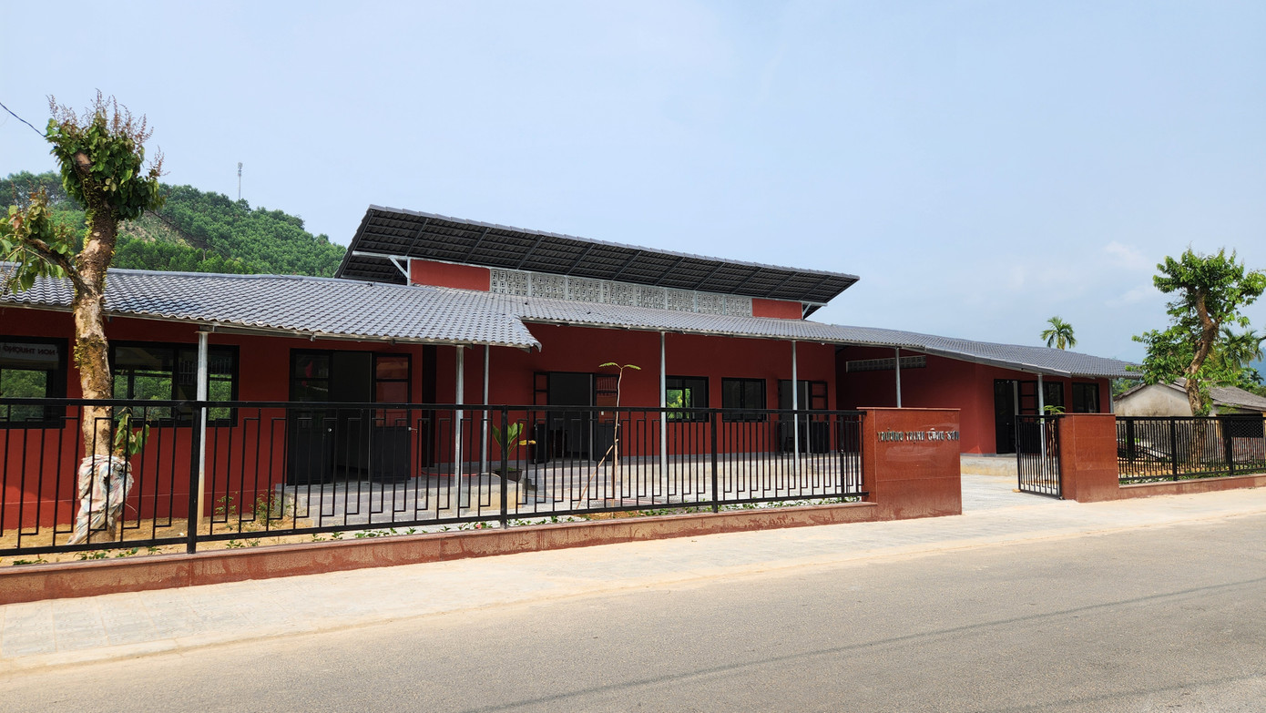 Theo người nhà của cố nhạc sĩ, sinh thời, Trịnh Công Sơn là một nhà giáo, ông luôn đau đáu về phát triển văn hóa và giáo dục. Từ tấm lòng đó, Quỹ Trịnh Công Sơn và gia đình đã làm việc với các đơn vị tài trợ để xây dựng điểm trường cho bà con người đồng bào dân tộc thiểu số ở xã Thượng Long (huyện Nam Đông, TT-Huế), cùng với các địa phương khác như Buôn Ma Thuột (Đắk Lắk), B'Lao (Lâm Đồng). Theo người nhà của cố nhạc sĩ, sinh thời, Trịnh Công Sơn là một nhà giáo, ông luôn đau đáu về phát triển văn hóa và giáo dục. Từ tấm lòng đó, Quỹ Trịnh Công Sơn và gia đình đã làm việc với các đơn vị tài trợ để xây dựng điểm trường cho bà con người đồng bào dân tộc thiểu số ở xã Thượng Long (huyện Nam Đông, TT-Huế), cùng với các địa phương khác như Buôn Ma Thuột (Đắk Lắk), B'Lao (Lâm Đồng).