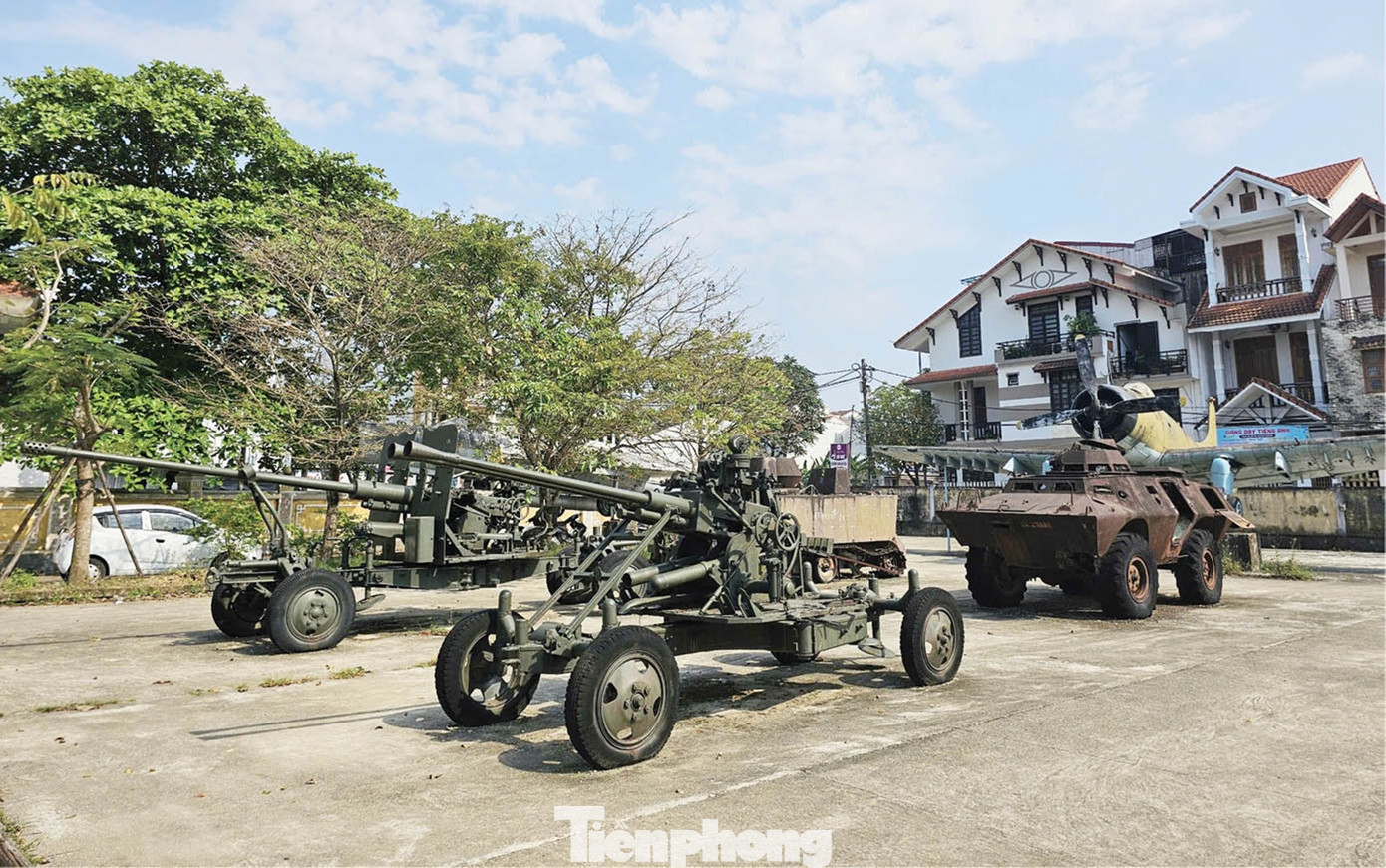 Tại cơ sở mới, bảo tàng tổ chức trưng bày hiện vật mang tính chọn lọc, tập trung giới thiệu hiện vật mang giá trị đặc biệt, vật thể khối nặng có hệ thống bảo vệ bên ngoài. Bảo tàng cũng sẽ nghiên cứu, sắp xếp trưng bày chuyên đề kho mở để phục du khách tham quan, tìm hiểu nhằm tránh lãng phí về phát huy giá trị các hiện vật khi phải cất kho do hạn chế không gian cơ sở vật chất. Ảnh: T.L