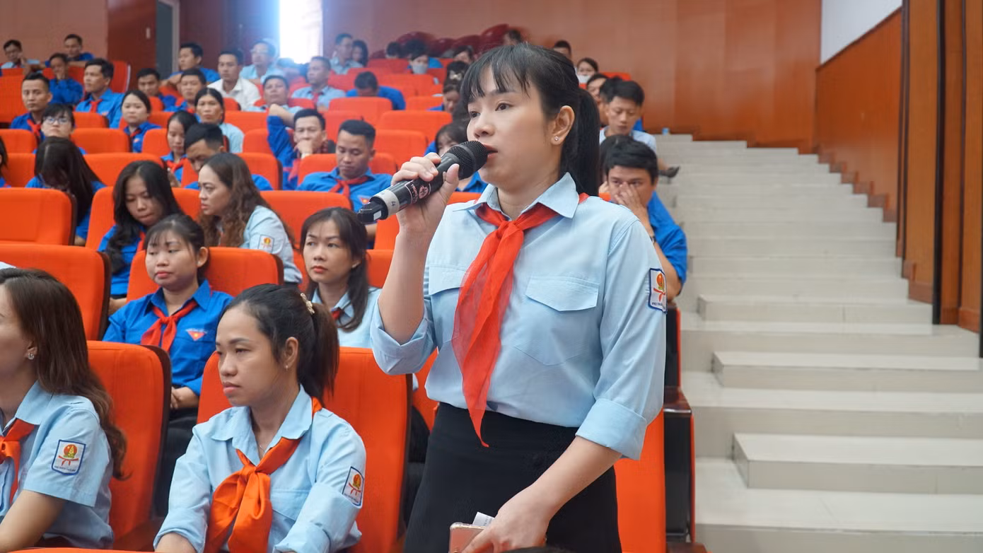 Các Tổng phụ trách Đội phát biểu ý kiến